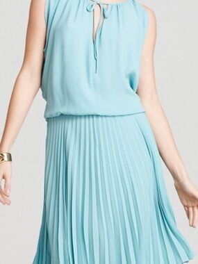 BCBGMaxAzria Light Aqua Sleeveless Pleated Dress XXS